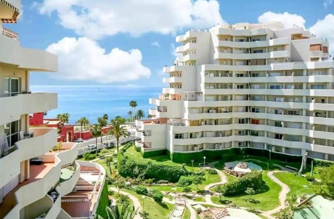 Benalbeach Holidays. Vistas Al Mar. Apartment