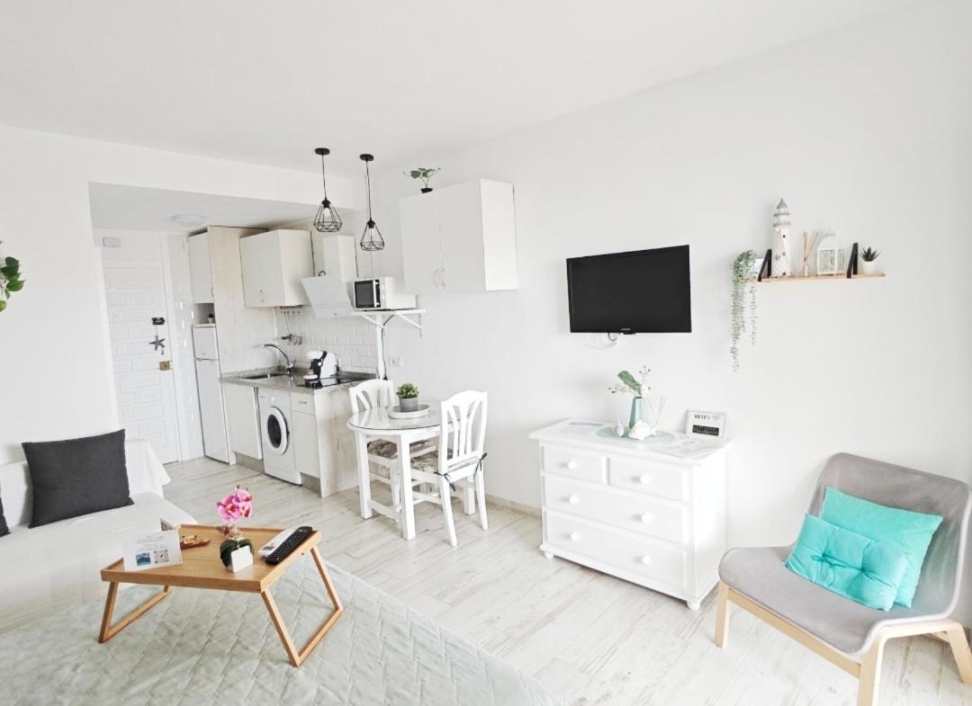 Benalbeach Holidays. Vistas Al Mar. Apartment *