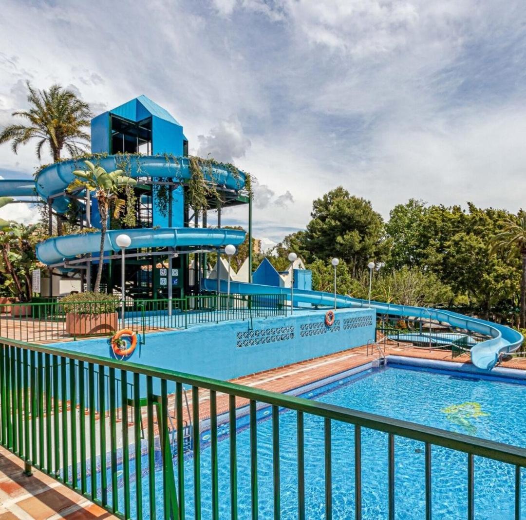 Benalbeach Holidays. Vistas Al Mar.