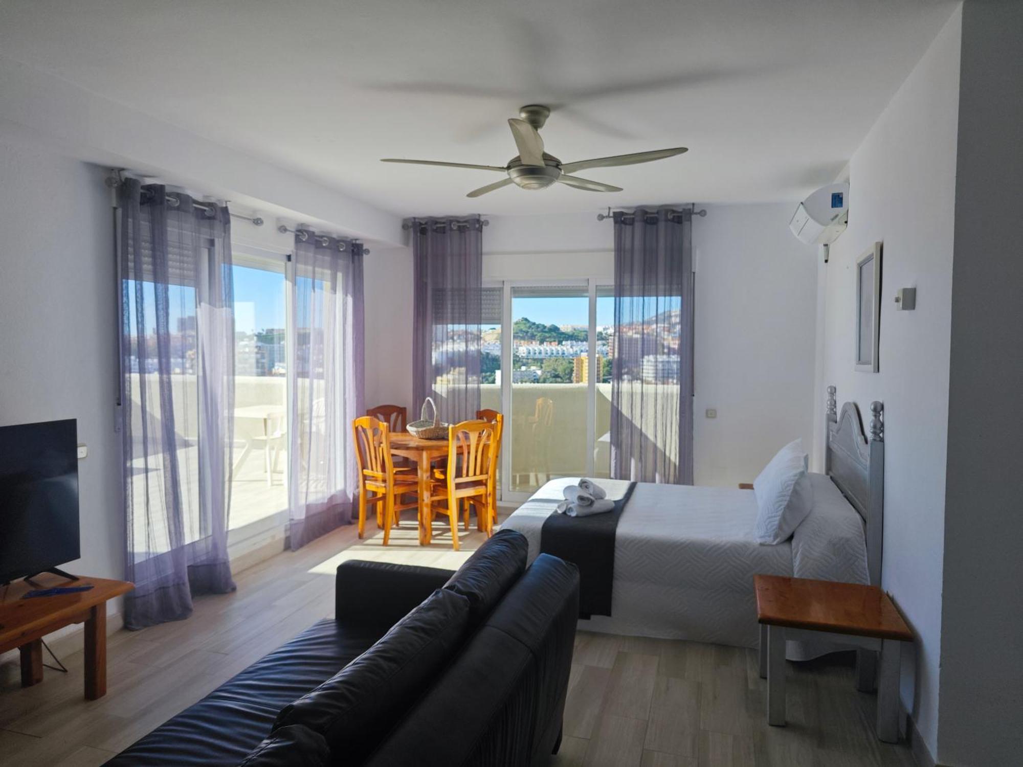 Apartment Benalbeach Holidays. Vistas Al Mar. Benalmádena