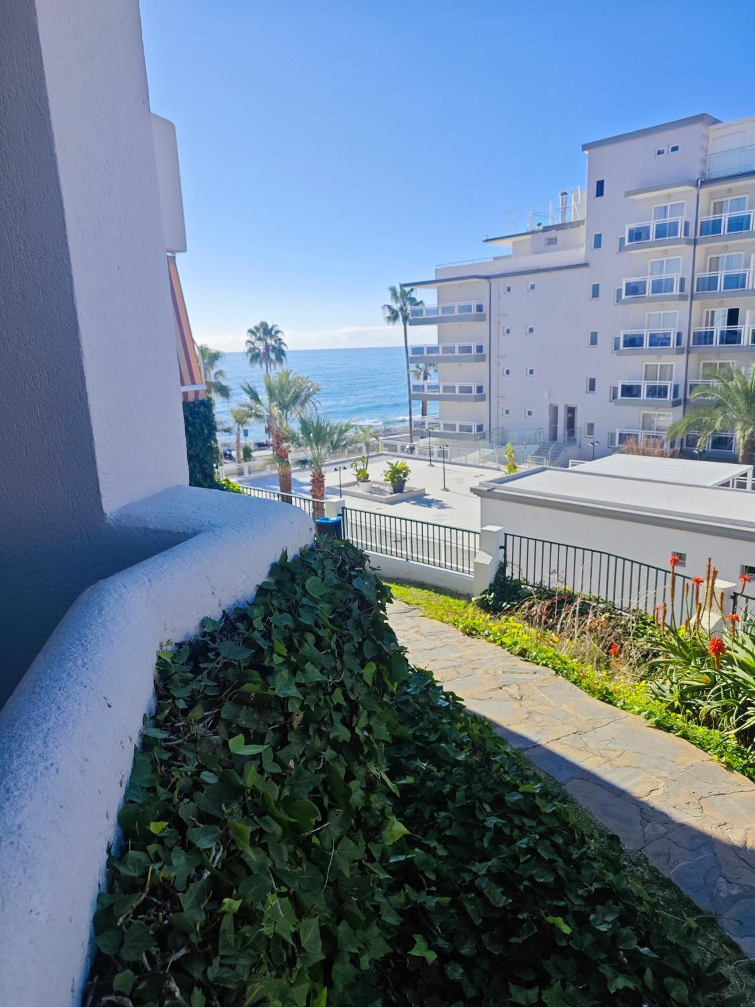 Benalbeach Holidays. Vistas Al Mar. *