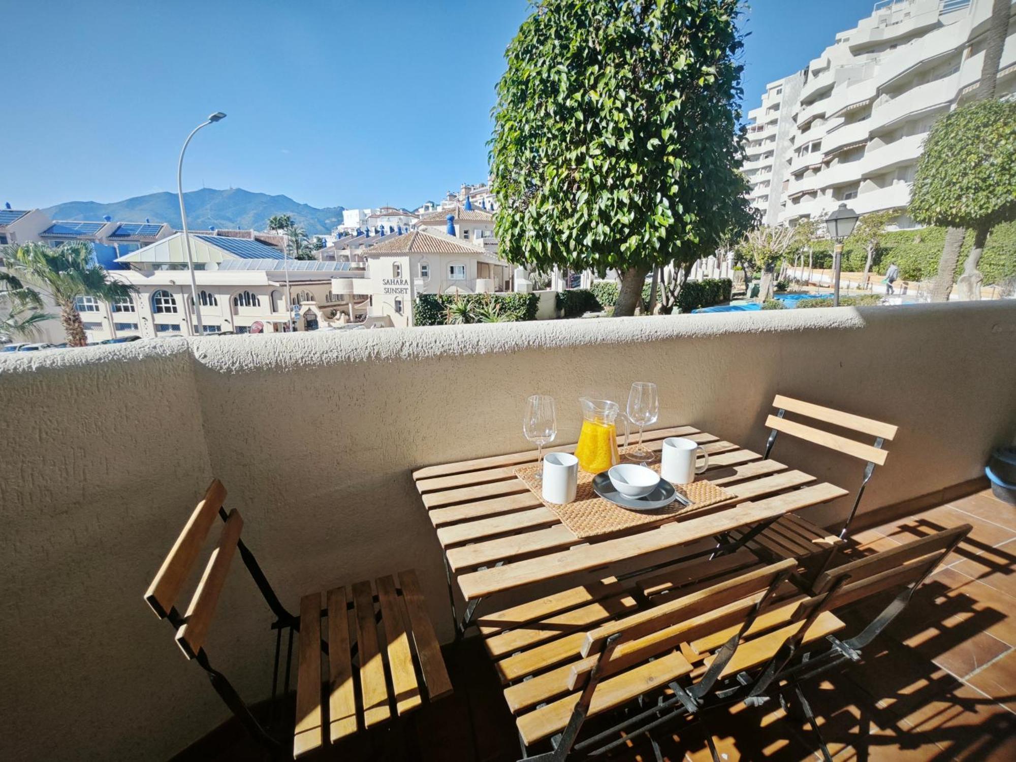 Benalbeach Holidays. Vistas Al Mar. *